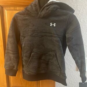 Boys Under Armour size 5 hooded sweatshirt NWT black - not solid black